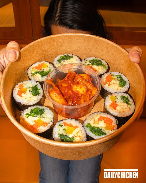 Busy workday? Skip the queue and grab our Daily Gimbap at $10 - a hand‑rolled Korean rice roll packed with mixed vegetables, spicy stir-fried kimchi, and egg, perfect for office lunch takeaway. 

Available on weekdays till 5pm. 

#DailyChickenSG #LoveAtFirstBite #TheChickenLovesYouToo #MoreChickenMoreCrunch