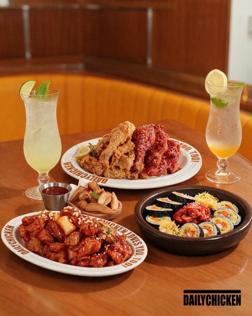 When you can't choose just one chicken dish... you don't have to 😌

Mix, match and enjoy your favourites today! 

#DailyChickenSG #LoveAtFirstBite #TheChickenLovesYouToo #MoreChickenMoreCrunch